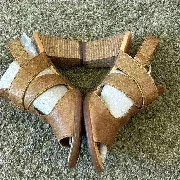 Women’s Born Brown Leather Slingback Heels - Picture 2 of 5